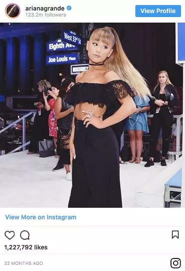 誰說嬌小只能可愛?來向 153 公分的 Ariana Grande 學習小隻女的性感穿搭術!