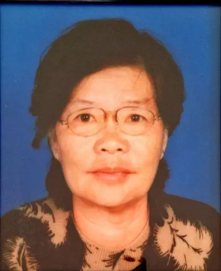 李銘順媽媽突然病逝,一家三口回麻六甲低調為母親辦喪事…