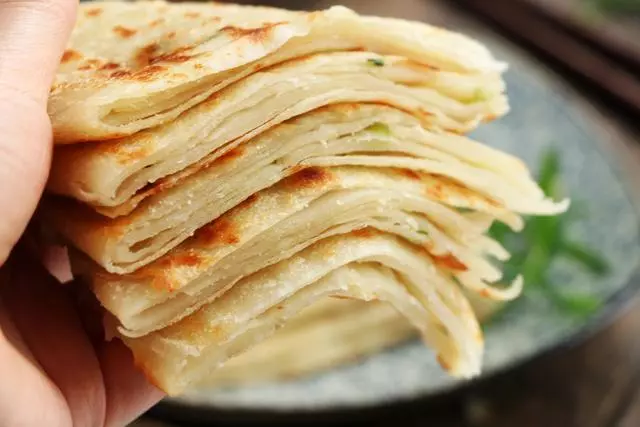 為什麼你的餅又硬又沒層次?麵食世家教你訣竅,一次5斤面不嫌多