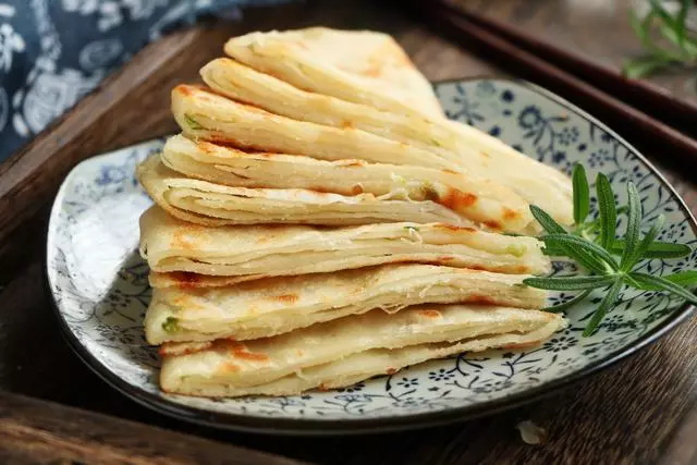 為什麼你的餅又硬又沒層次?麵食世家教你訣竅,一次5斤面不嫌多