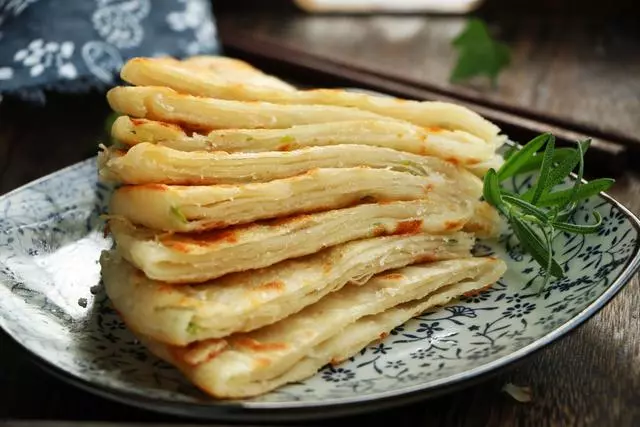 為什麼你的餅又硬又沒層次?麵食世家教你訣竅,一次5斤面不嫌多