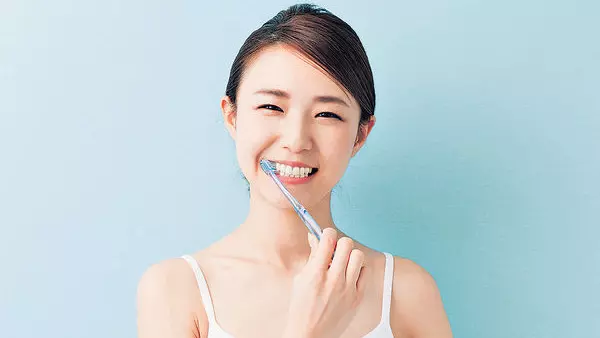 【不看會後悔!】起床後要『先刷牙還是先吃早餐』? 專家: 順序弄錯不僅不殺菌, 還會腐蝕牙齒!!