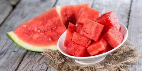 【西瓜不可以亂吃!?】告訴你Watermelon的『6大食用禁忌』!用保鮮膜竟然會造成…