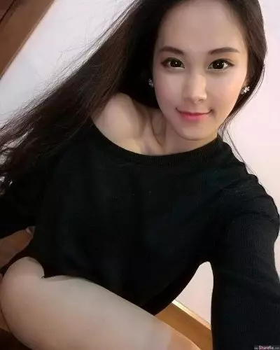 【榴槤配美人!】大馬車模正妹Collins Tin『請大家吃Durian』!魔鬼身材讓網友暴動啦!