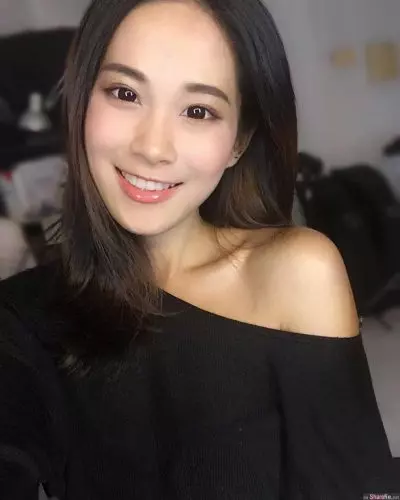 【榴槤配美人!】大馬車模正妹Collins Tin『請大家吃Durian』!魔鬼身材讓網友暴動啦!