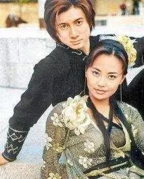 吳奇隆近日高調宣布: 老婆已懷孕四個月, 實力打臉前妻!