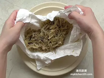 ◤簡單粗曠好吃!◢ 炸江魚仔原來是有秘訣的!酥脆可口全靠這招!媽媽們必學≧∀≦