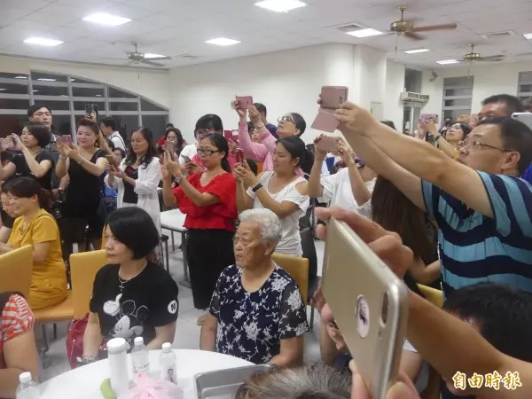 馬英九與金門志工媽媽餐敘 粉絲高喊「我好喜歡你」