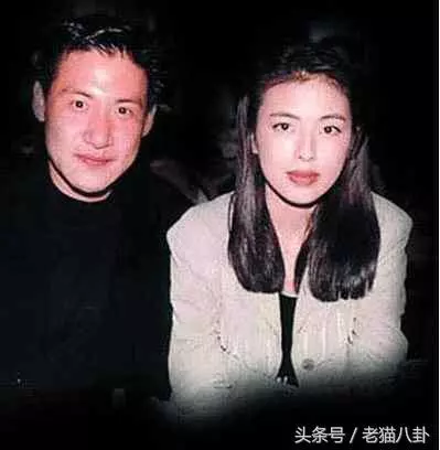 張學友全家照曝光，妻子顏值不輸關之琳，如今女兒比媽媽還美！