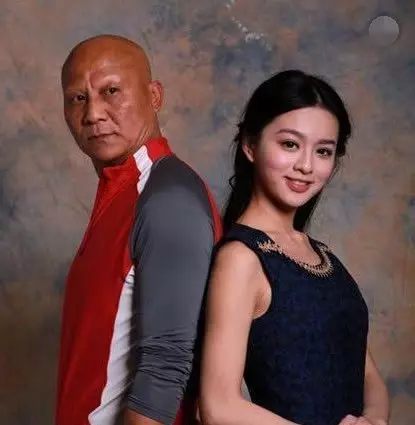 57歲計春華突然病逝, 卻被「妻子」爆料隱瞞多年秘密,網友不敢相信!