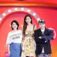 嚇人!IG美模仰泳拍照 遭鯊魚咬手拖入海中