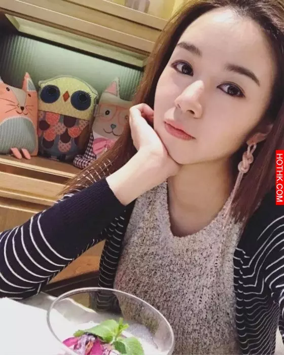 【麥明詩露●】明詩粒的是黑的?開live烏低身露●... (有片)