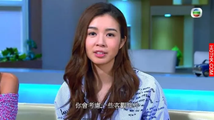 【麥明詩露●】明詩粒的是黑的?開live烏低身露●... (有片)