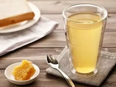 好身體是「喝」出來的!清晨一杯水5大好處,卻有4種水不能喝