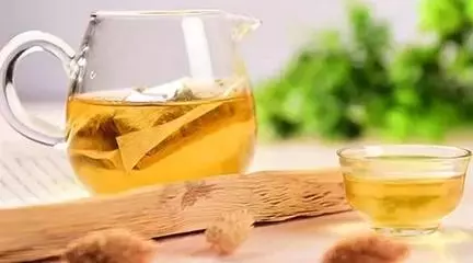 好身體是「喝」出來的!清晨一杯水5大好處,卻有4種水不能喝