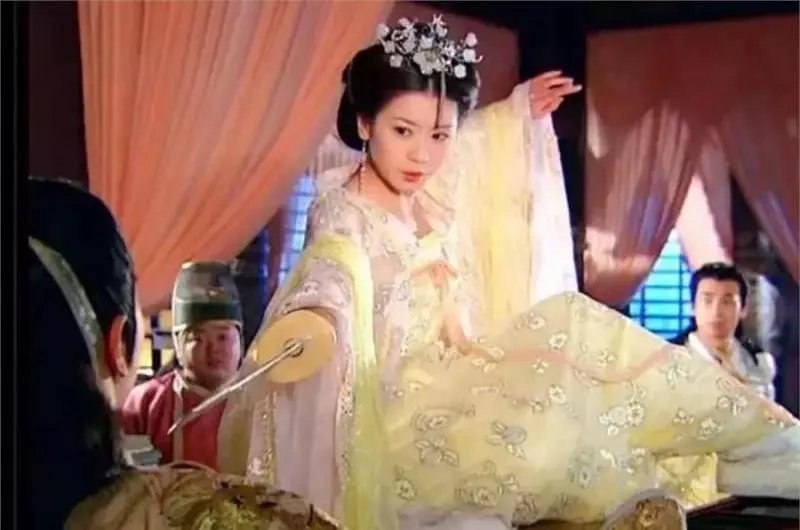 賈靜雯三個孩子,只為了前夫女兒梧桐妹心力交瘁!現如今令人十分羨慕!