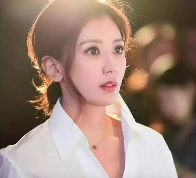 賈靜雯三個孩子,只為了前夫女兒梧桐妹心力交瘁!現如今令人十分羨慕!