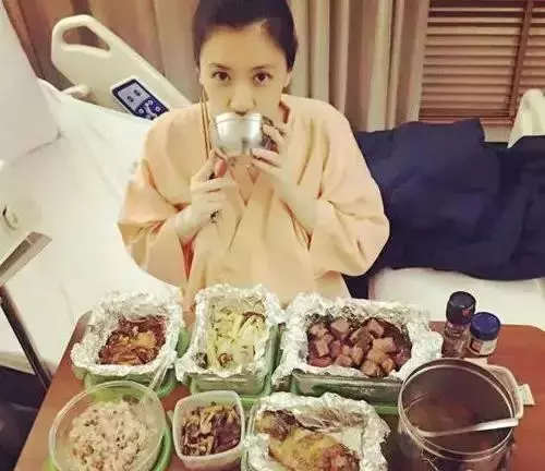 賈靜雯三個孩子,只為了前夫女兒梧桐妹心力交瘁!現如今令人十分羨慕!