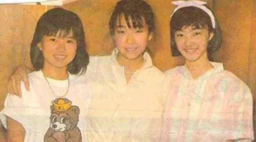 53歲陳慧嫻近照,與林憶蓮從學校斗到樂壇,和歌神的感情超越愛情!