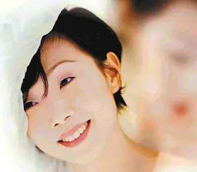 53歲陳慧嫻近照,與林憶蓮從學校斗到樂壇,和歌神的感情超越愛情!