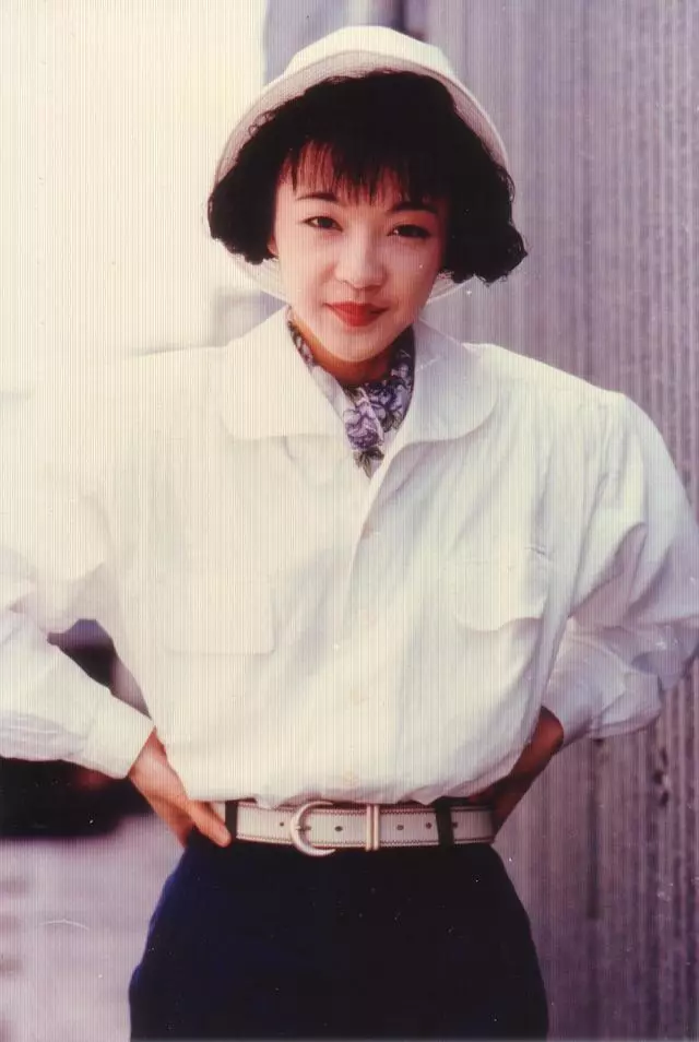 53歲陳慧嫻近照,與林憶蓮從學校斗到樂壇,和歌神的感情超越愛情!