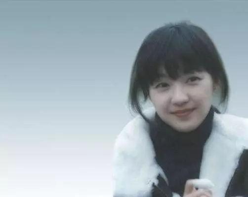 53歲陳慧嫻近照,與林憶蓮從學校斗到樂壇,和歌神的感情超越愛情!