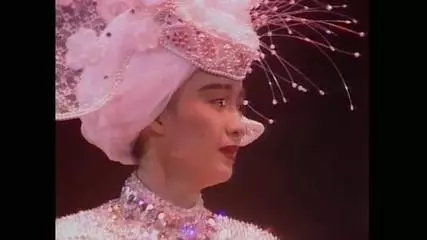 53歲陳慧嫻近照,與林憶蓮從學校斗到樂壇,和歌神的感情超越愛情!