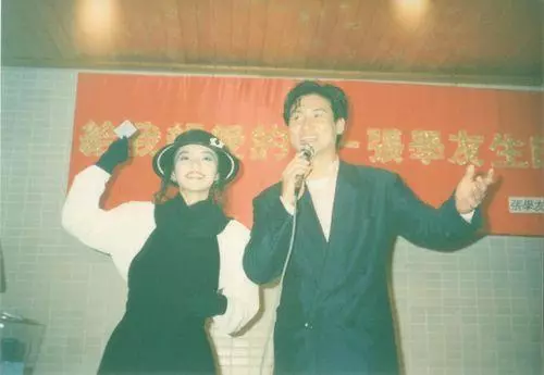 53歲陳慧嫻近照,與林憶蓮從學校斗到樂壇,和歌神的感情超越愛情!