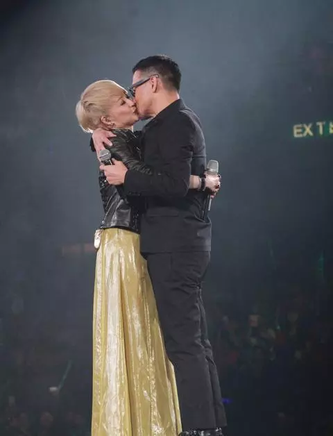 53歲陳慧嫻近照,與林憶蓮從學校斗到樂壇,和歌神的感情超越愛情!