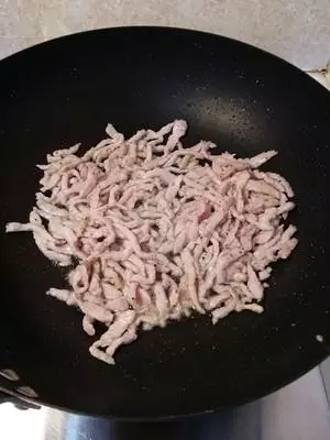 魚香肉絲做法簡單很,學會了不用去飯店吃了,配上米飯吃好極了