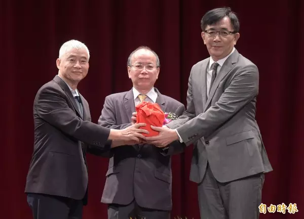 交長吳宏謀上任:陸海空、觀光沒有先後順序