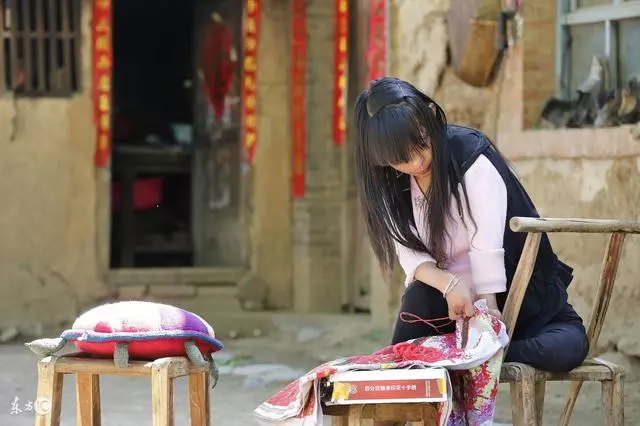 哥嫂為妹妹找到好人家,十年後妹妹卻開著豪車回來,要送他們進監獄!