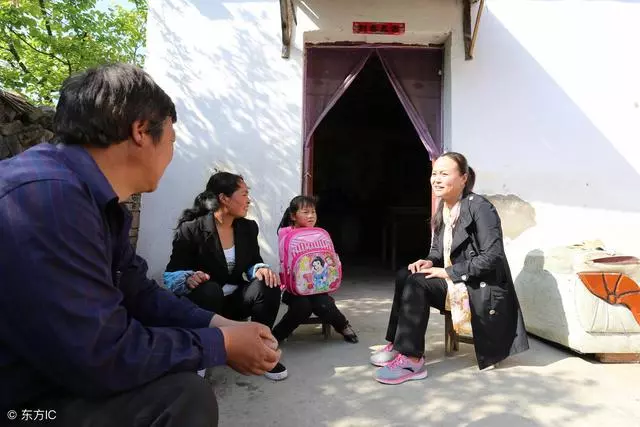 叔叔把我養大,我接叔叔來養老,堂弟要求我支付名譽損失費
