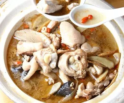 電鍋版【麻油雞湯】+【麻油雞麵線】食譜