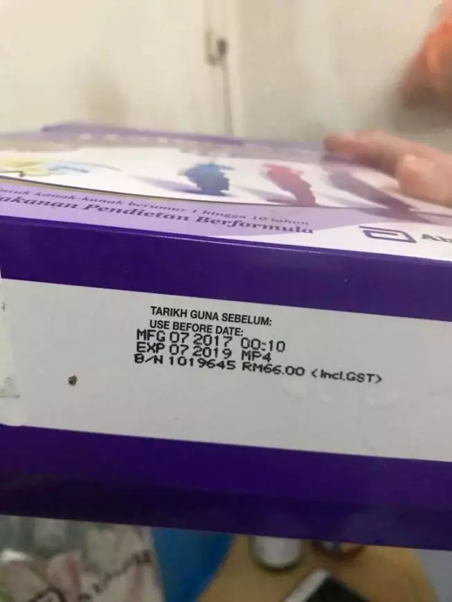 【父母們注意啦!】大馬知名品牌奶粉被爆出有蟑螂味!網友:打開一看,裡面超多蟲!