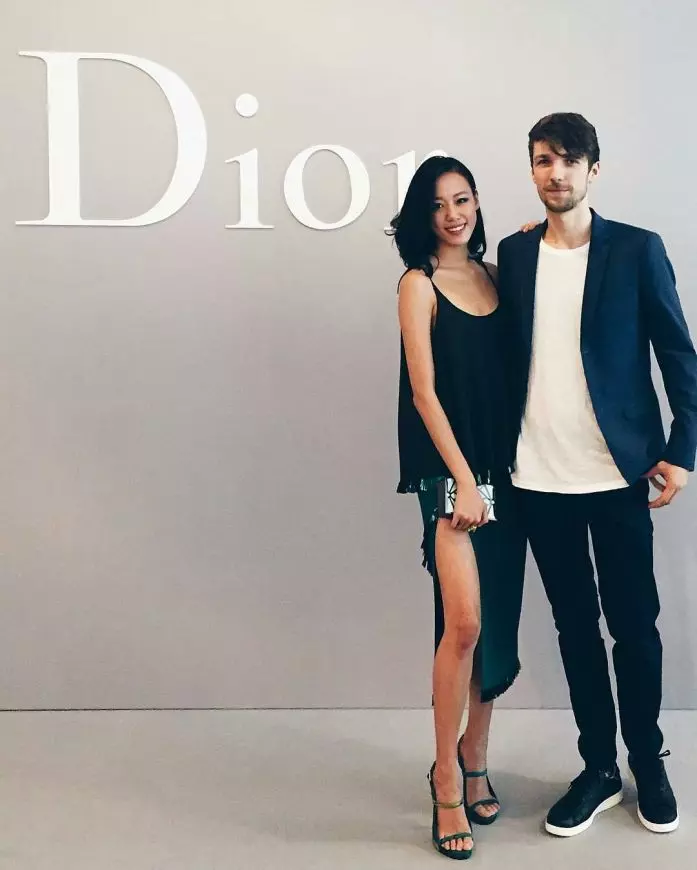 【老婆大有來頭!】檳城『姐弟騎腳車』壁畫家與27歲大馬名模結婚!