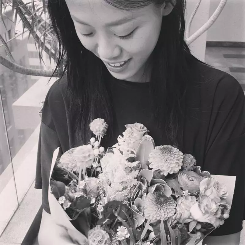 【老婆大有來頭!】檳城『姐弟騎腳車』壁畫家與27歲大馬名模結婚!