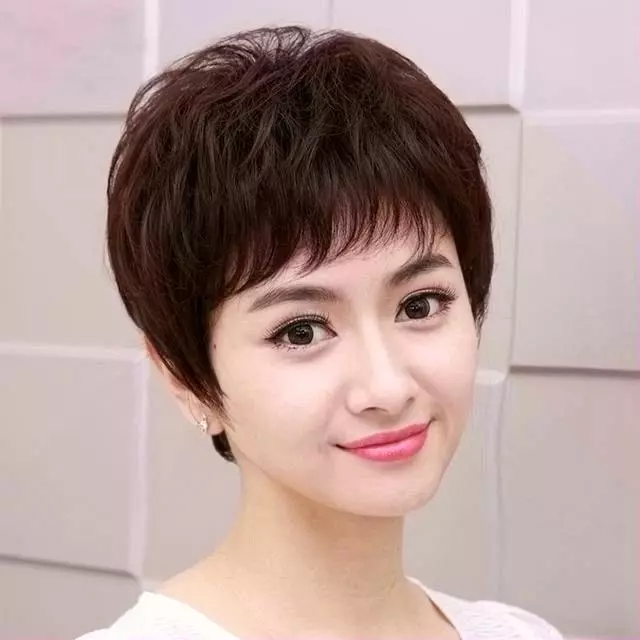 四五十歲女人別亂剪頭髮!2018新春流行10款「清爽凍齡髮型」,宛如30歲年輕人!