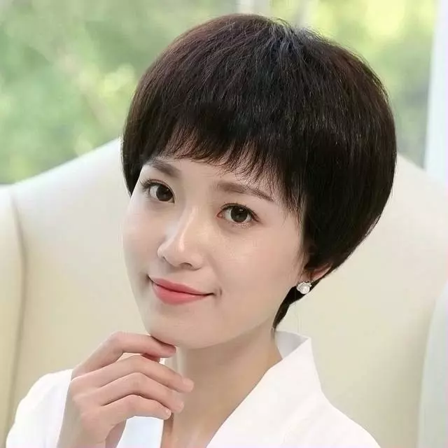 四五十歲女人別亂剪頭髮!2018新春流行10款「清爽凍齡髮型」,宛如30歲年輕人!