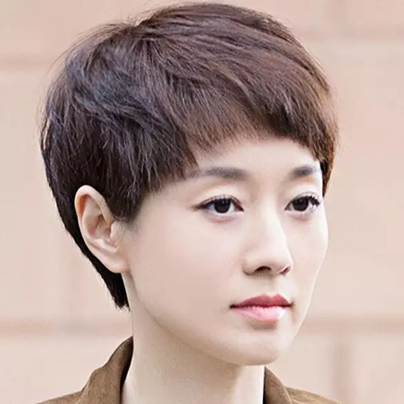 四五十歲女人別亂剪頭髮!2018新春流行10款「清爽凍齡髮型」,宛如30歲年輕人!