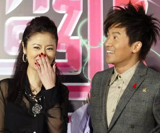 媒體傳:蘇有朋隱婚14年,其妻子竟是身邊一直陪伴著的她!