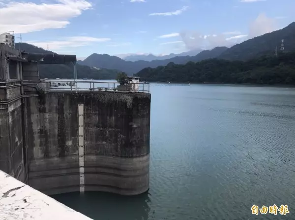 石門水庫重返高水位 湖光山色再現、入園遊客增