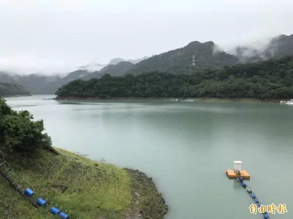 石門水庫重返高水位 湖光山色再現、入園遊客增