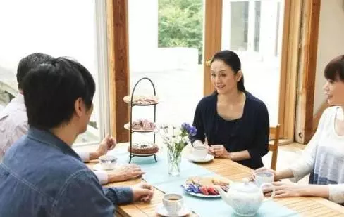 我要求公婆買套大房子給我養父母住,他們不買,我:他們還年輕!