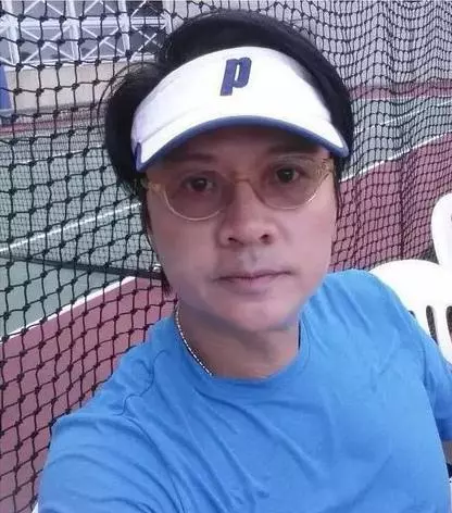 53歲尹天照近照,自嘲天生韭菜命,妻子「拖後腿」卻始終不離不棄!