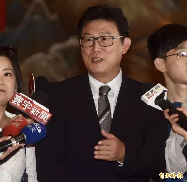 姚文智暢談政見渾然忘我 黃光芹被逼急...