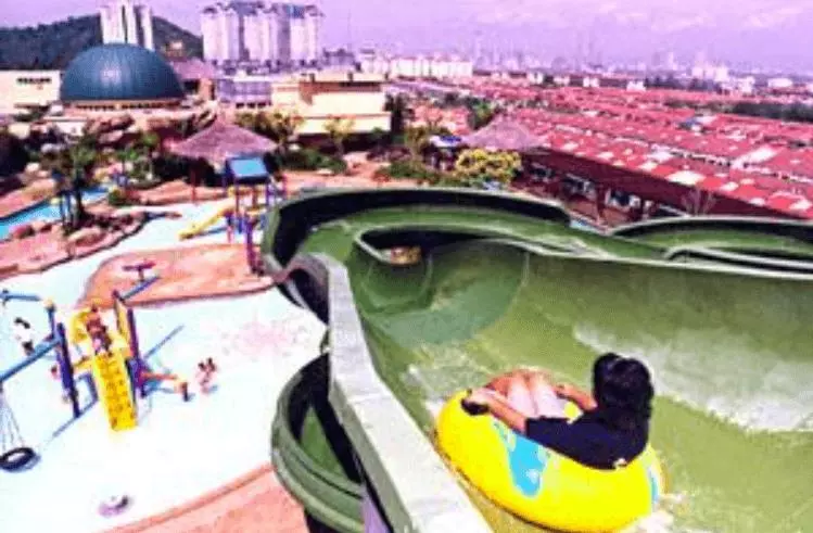 【MRR2曾經爆紅一時的Safari Lagoon!】大馬第一個『頂樓水上樂園』,20年後竟然變成一座死城!