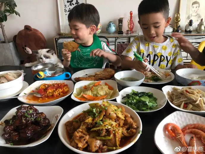 【史上最萌CP再合體!】Jasper到嗯哼家吃飯,杜江PO視頻『希望這個梗可以說一輩子』!