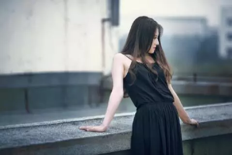 公公70大壽,我帶女兒參加,他宣布一事,我把酒席全都砸了!