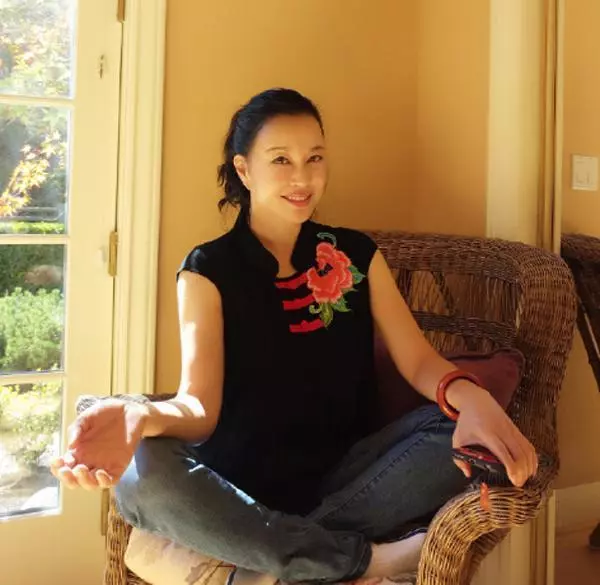 明星卸妝後的真實模樣,baby素顏辣眼睛,她才是真正的美人坯子!